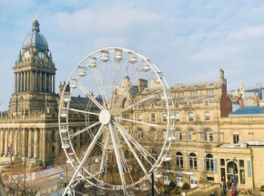 Leeds City Centre luxury 2 bed apartment sleeps 6 fantastic views